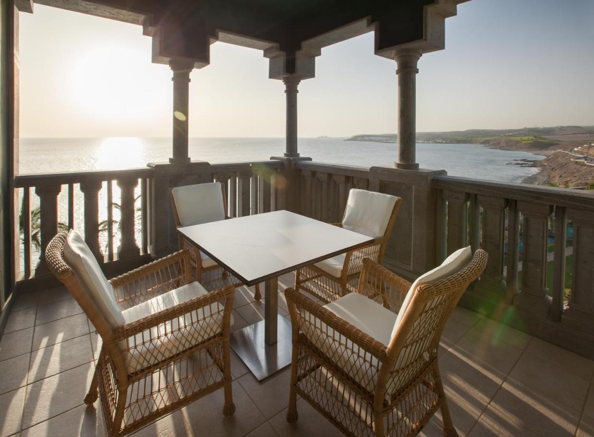 מלונראס Lopesan Villa Del Conde Resort & Thalasso מראה חיצוני תמונה A balcony